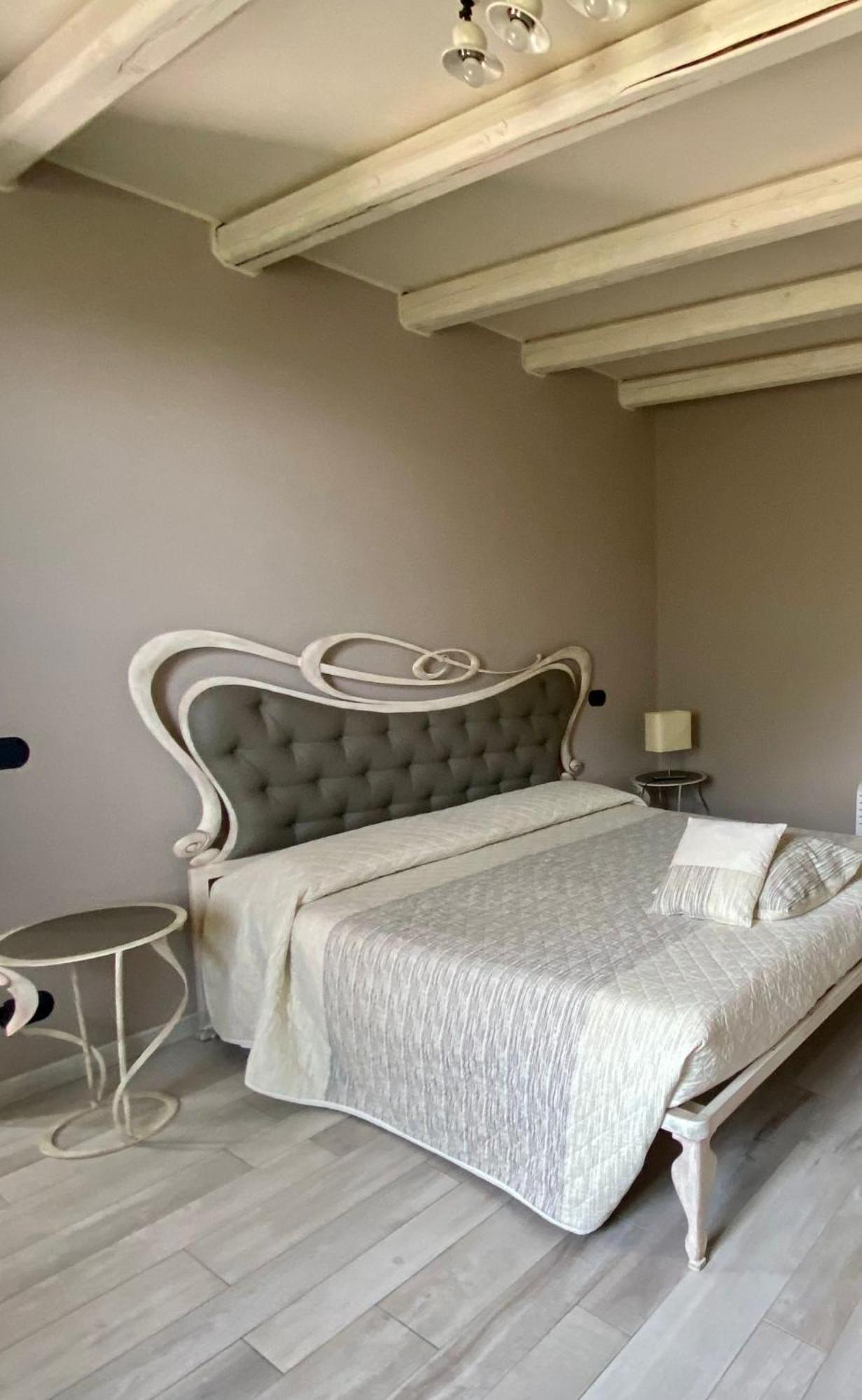 Casale Raffaello B&B Como Albese Con Cassano Eksteriør bilde